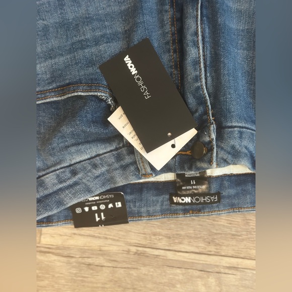 Fashion Nova Killin ‘Em Kindly High Rise Jeans - Medium Wash - Picture 3 of 4